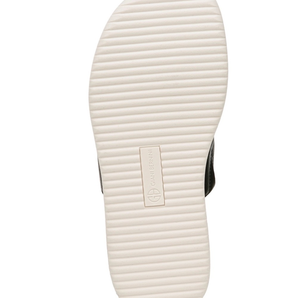 NWT Giani Bernini
Women's Cindey Memory Foam Sport Thong Flat Sandals - Picture 6 of 8